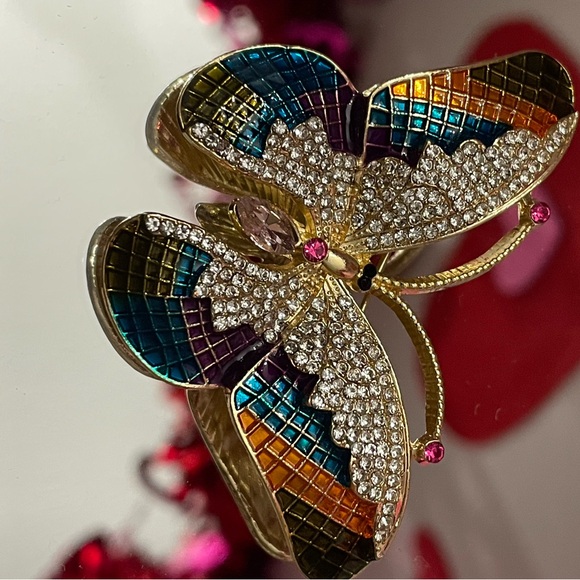 Elegant Multicolor Butterfly Brooch - Picture 4 of 5